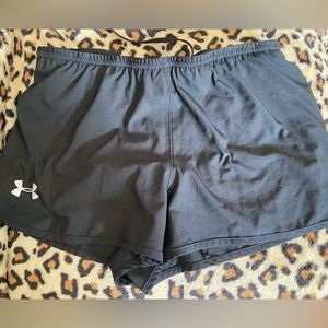 Women’s fitted athletic under armour shorts